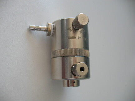 CO240 - RIDUTTORE DI PRESSIONE A PISTONCINO PER BOMBOLA USA E GETTA FILETTO 10X1